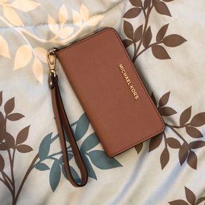 Michael Kors Slim Tech Wristlet